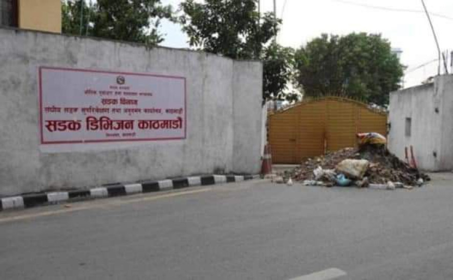 बालेनले पठाएको ‘एक ट्रक धुलो उपहार’-सडक डिभिजन रुष्ट, मन्त्री दबाबमा